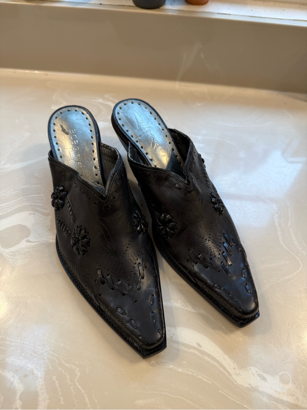 Vintage BCBGIRLS Y2K Boho Black Leather Floral Embossed Pointed-Toe Mule